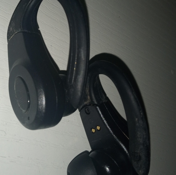 Sentry Bluetooth Wireless Earbuds w/ Charger Dock - Picture 2 of 4